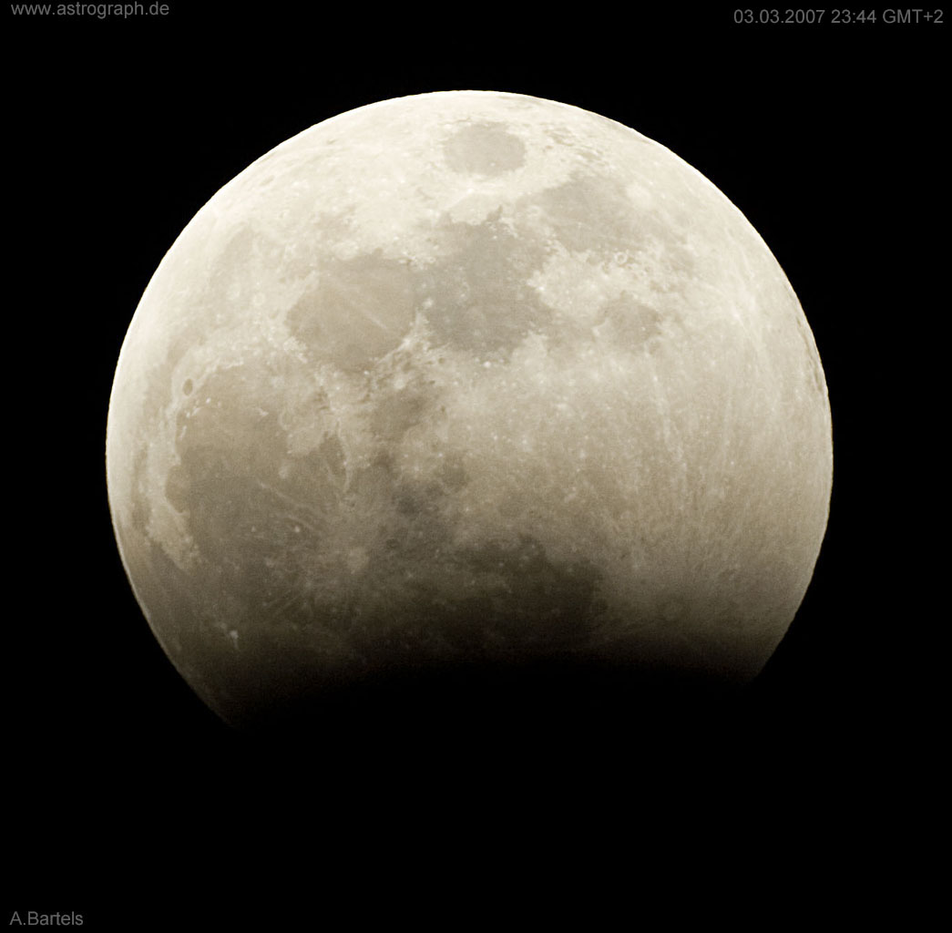 img_0018_lunar-eclipse_040307.jpg