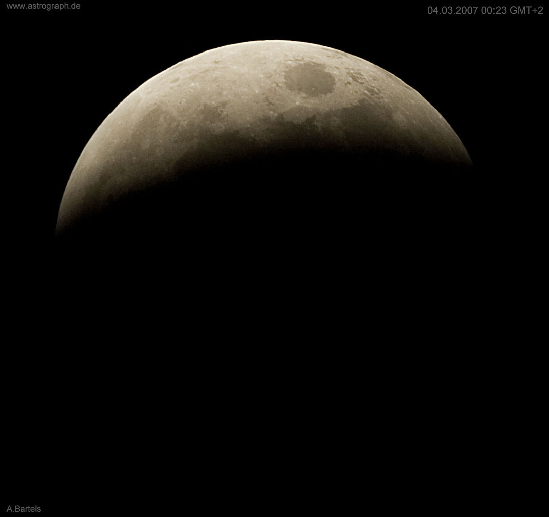 img_0022_lunar-eclipse_040307.jpg