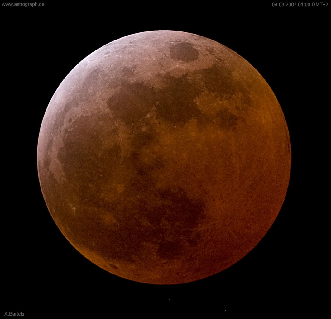 img_0038_lunar-eclipse_040307.jpg