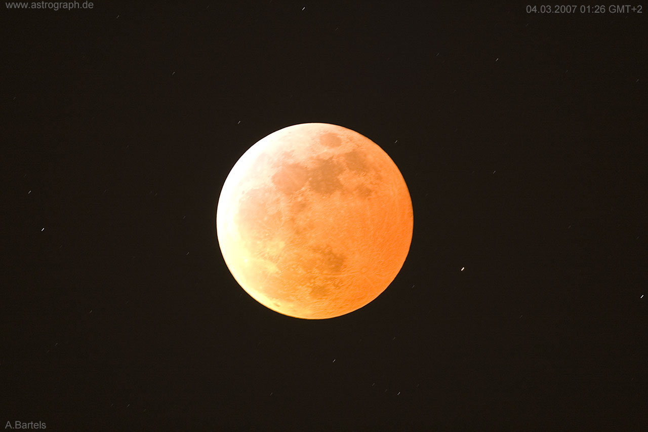 img_0042_lunar-eclipse_040307.jpg
