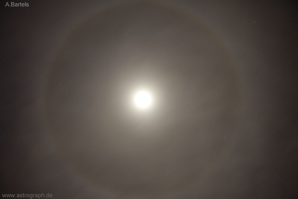 070227_cloudy-moon-halo.jpg