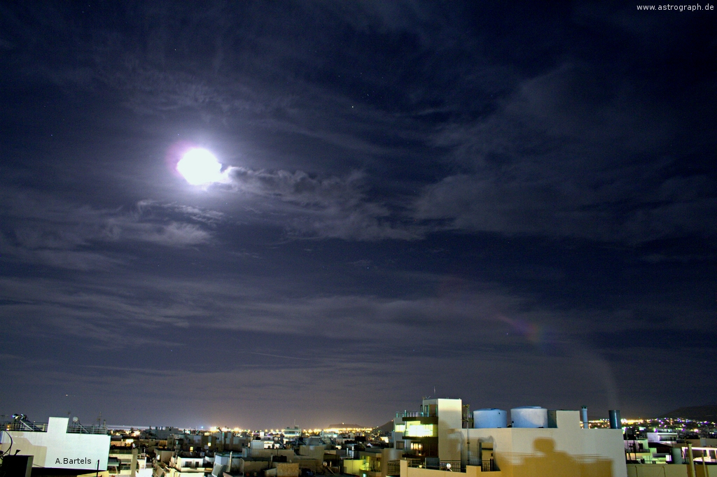 091105_iraklio-clouds+moon.jpg